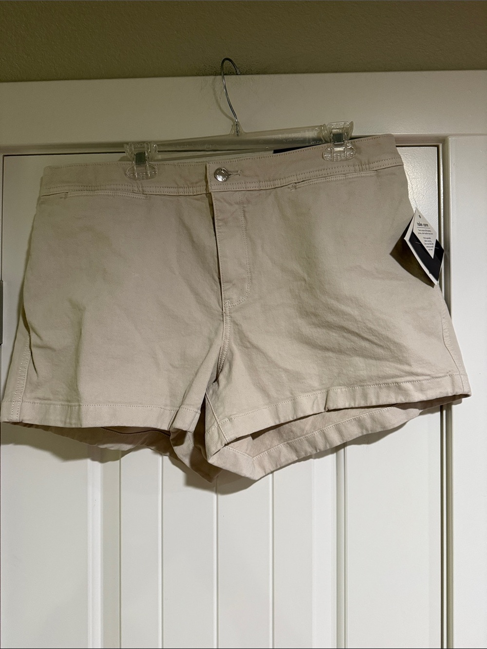 Women’s Classic Cotton Blend Shorts in Light Beige